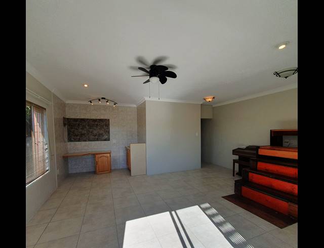 2 BEDROOM FREEHOLD FOR SALE IN OAKDENE